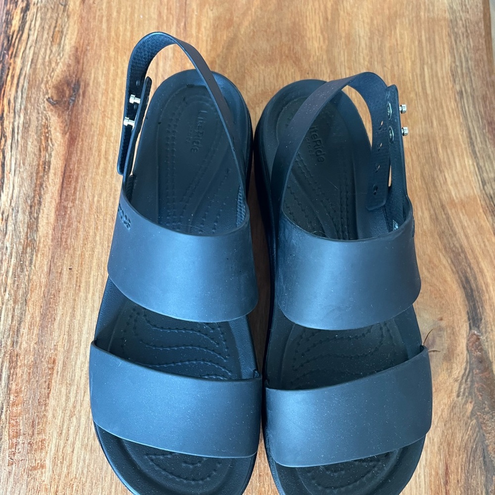CROCS Brooklyn Low Wedge Black Sandals 7 - Picture 2 of 7